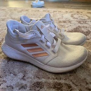 Adidas - Size 7 - COMFY
